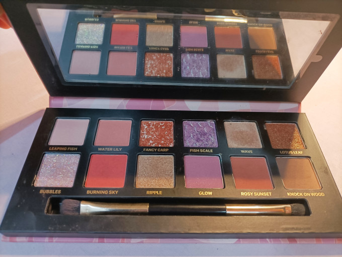 完美日记眼影怎么样好用吗 无敌绝美锦鲤眼影盘,百搭高质!_什么值得买