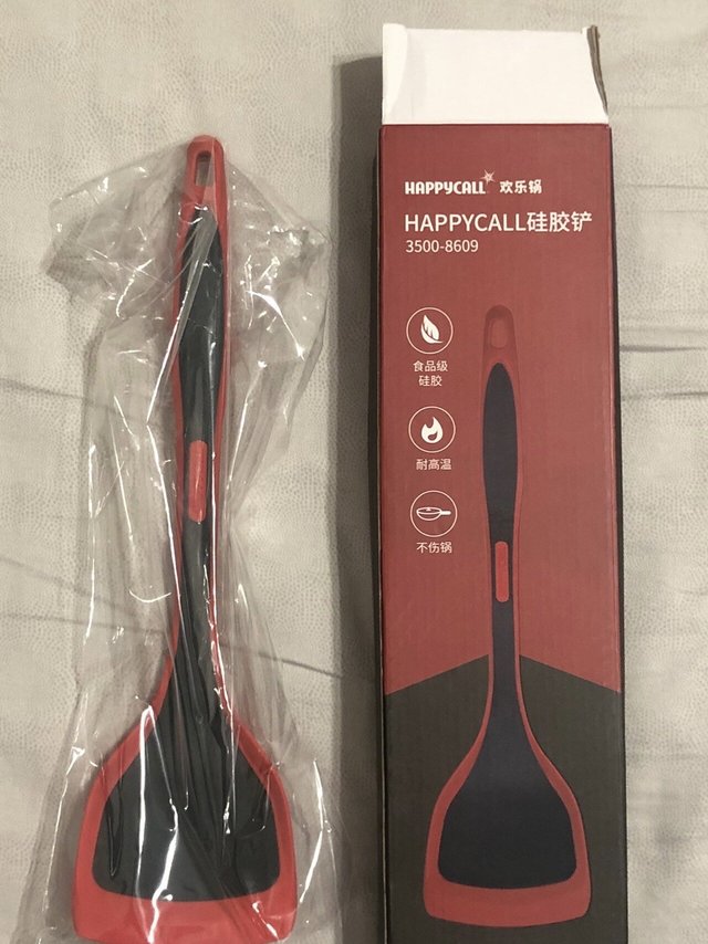 不粘锅配套铲竟然不赠送~~