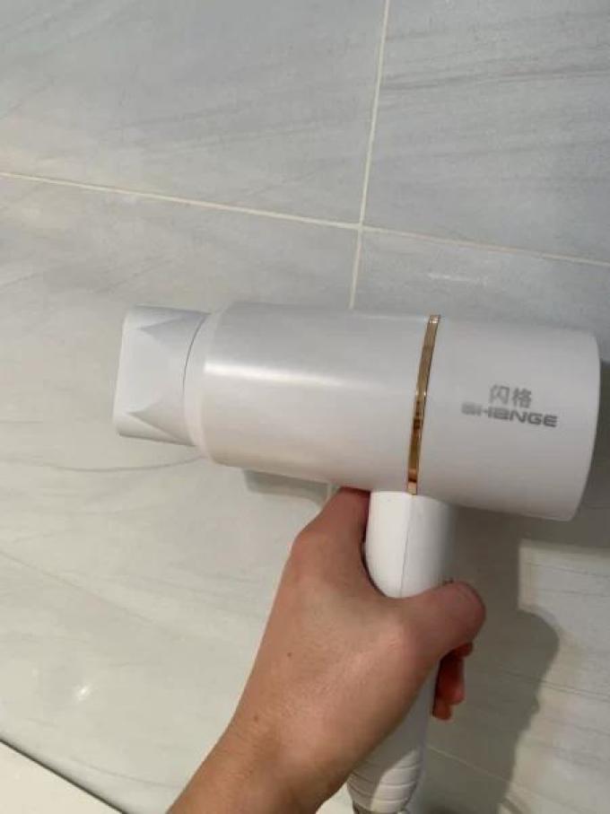 闪格电吹风