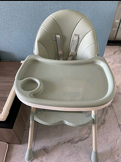 宝宝餐椅。