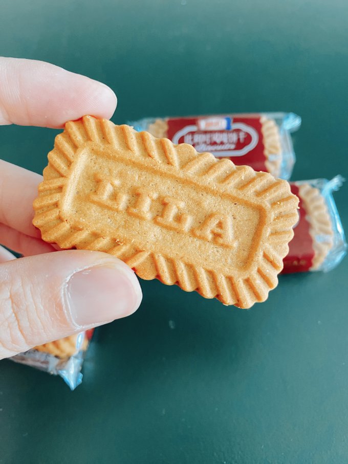 平价小零食无限回购的利拉黑糖味饼干