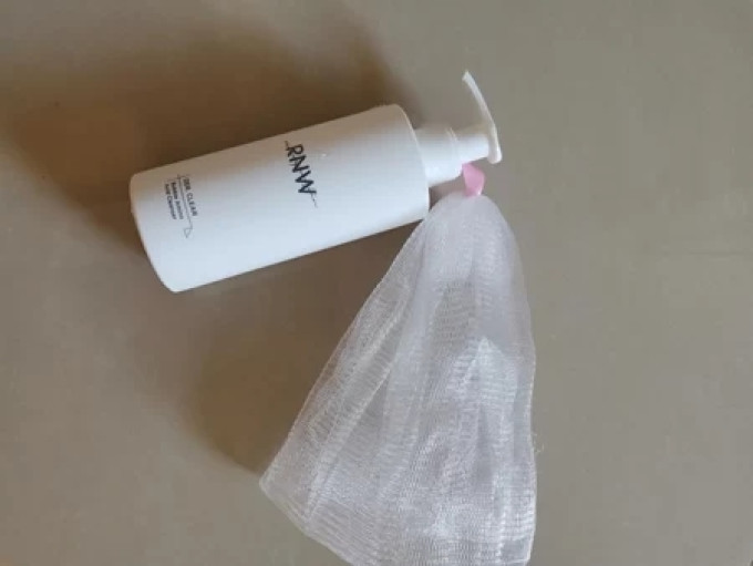 如薇洁面摩丝