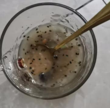 藕粉很养胃，里面的坚果也非常多，很满意