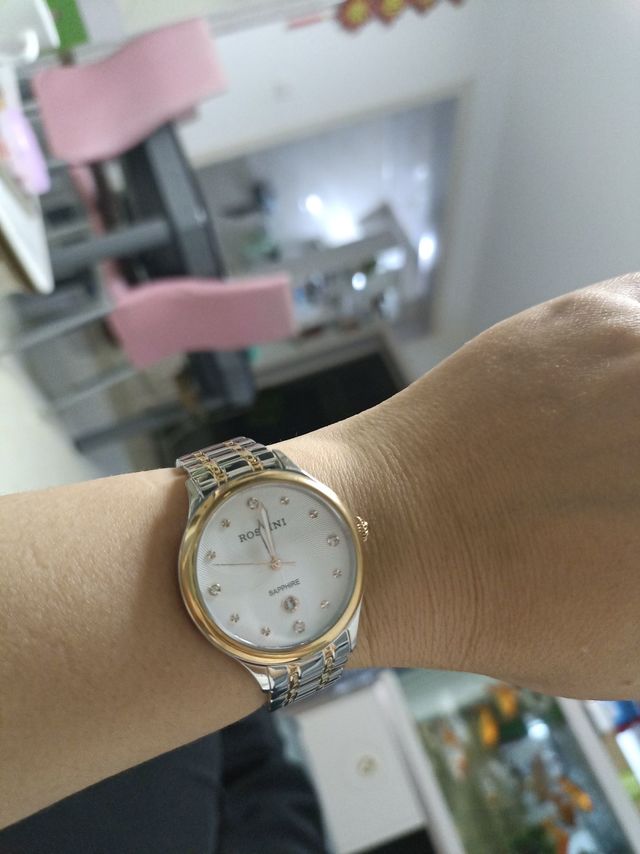 很满意的一次购物，超喜欢，同事都说好看，