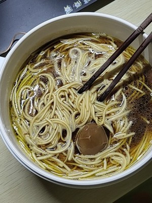 好吃，可以当零食，酱香浓郁，日期新鲜