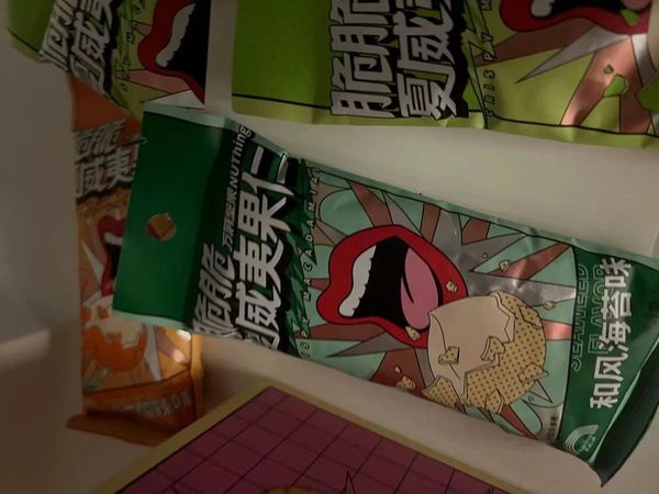 不吹不黑，这一箱在宿舍撑不过两天！