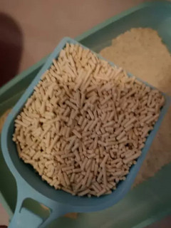 猫砂非常好用，家里猫咪非常喜欢猫砂颗粒均