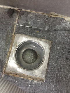装修水泥把洗衣机地漏堵上了，这个水泥可行