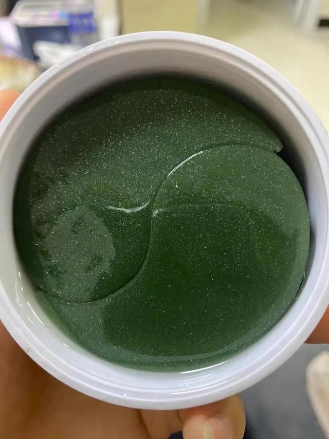 紧致眼周，明眸亮彩。