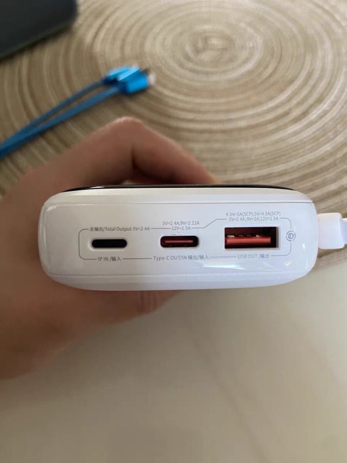 倍思移动电源