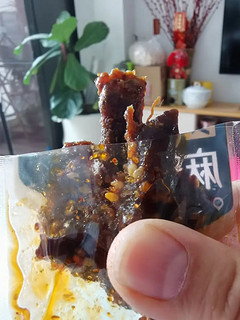 良品铺子的牛肉干很不错，麻辣好吃