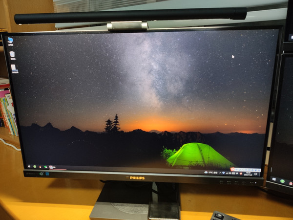 显示器4K很赞，接口很全，无论是娱乐，办