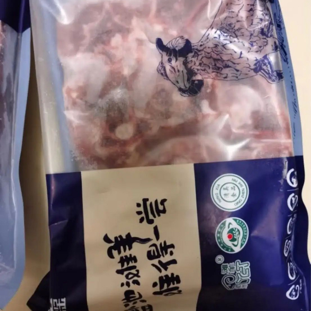 宁鑫牌子的小羊排很好，肉很嫩味道鲜美