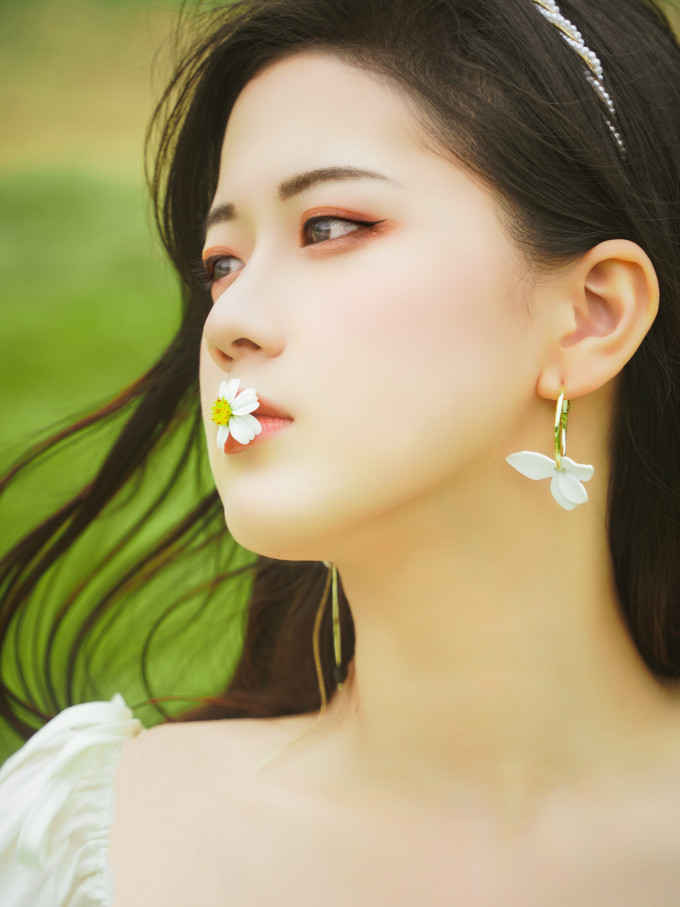姿态玫瑰连衣裙