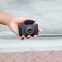 年轻人第一台 Vlog 相机：索尼发布 ZV-1F 便携相机，2000万像素定焦