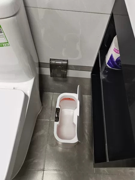 智能垃圾桶看着就高端大气上档次材质好