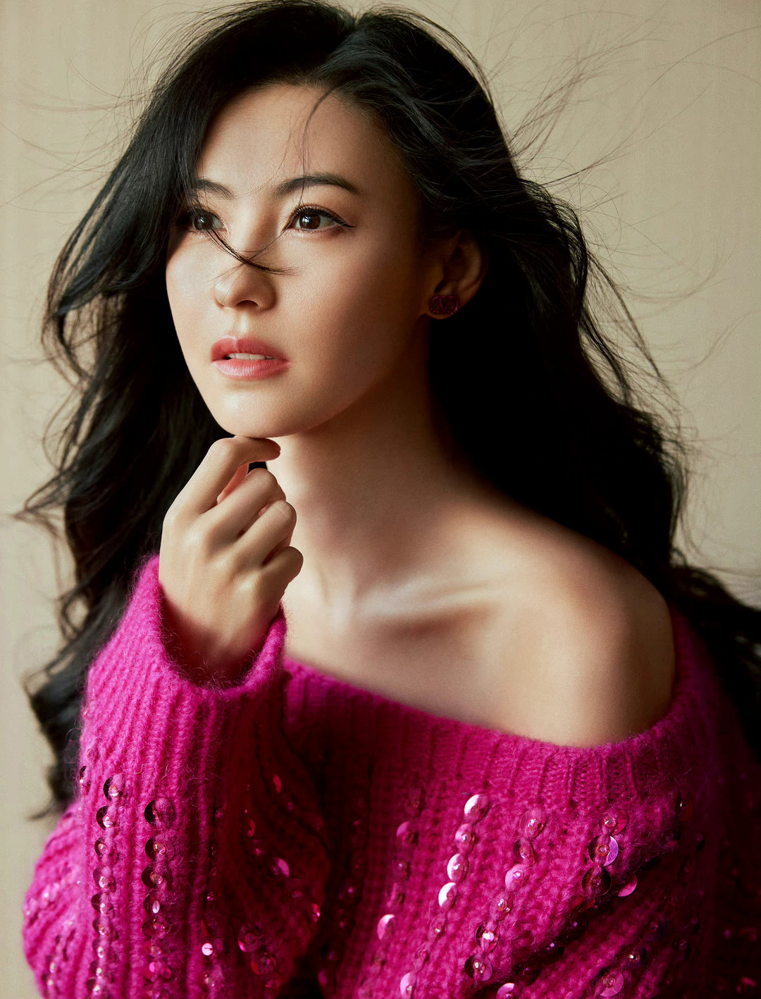 三孩辣妈张柏芝直播首秀带货1亿元,秀all pink造型