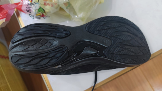 跑鞋