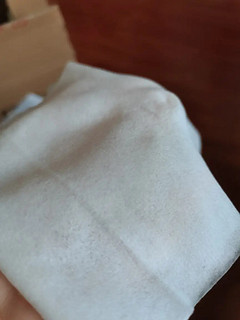 湿纸巾特别的柔韧和厚实