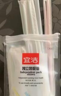 独立包装的吸管，qs标志加持，每包五十根