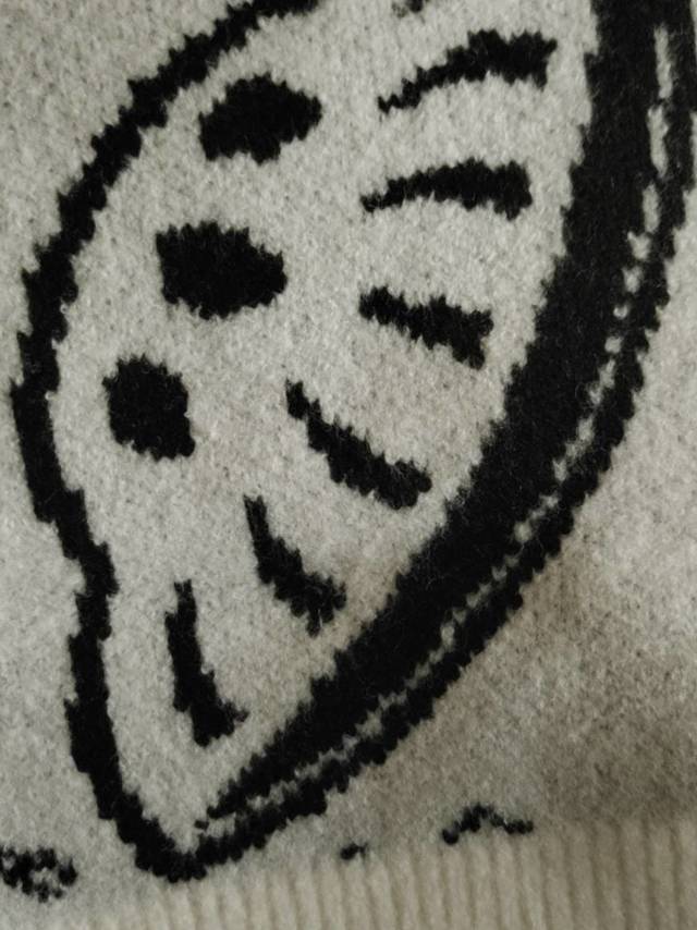 
衣服款式很好看，喜欢宽松，特地买大了一