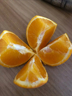 橙子新鲜，水份充足，甜度适中个个饱满