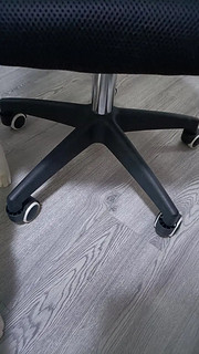 电脑椅材质可以，轮子很顺滑椅子很稳