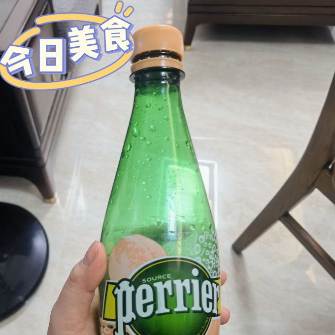 巴黎水起泡饮用水