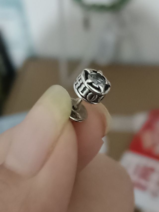 一个细节满满的耳钉