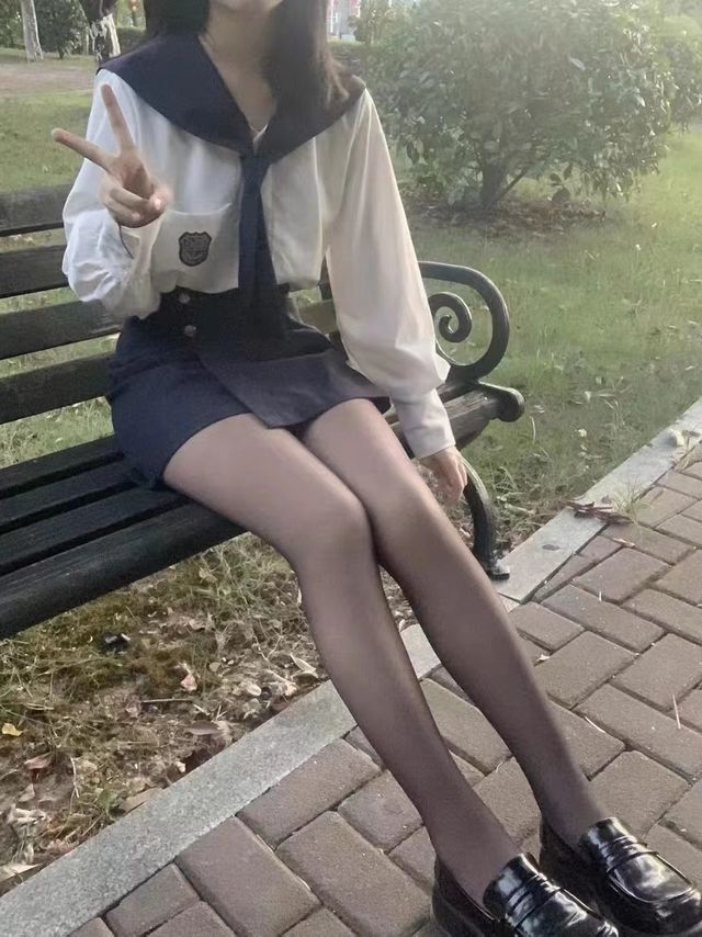加绒黑丝真的是怕冷姐妹的福音！
