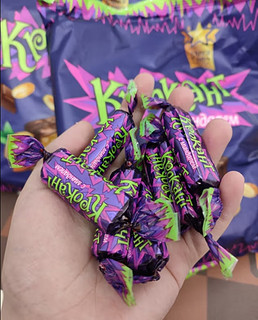 俄罗斯Russia国家馆牌巧克力味夹心紫皮糖