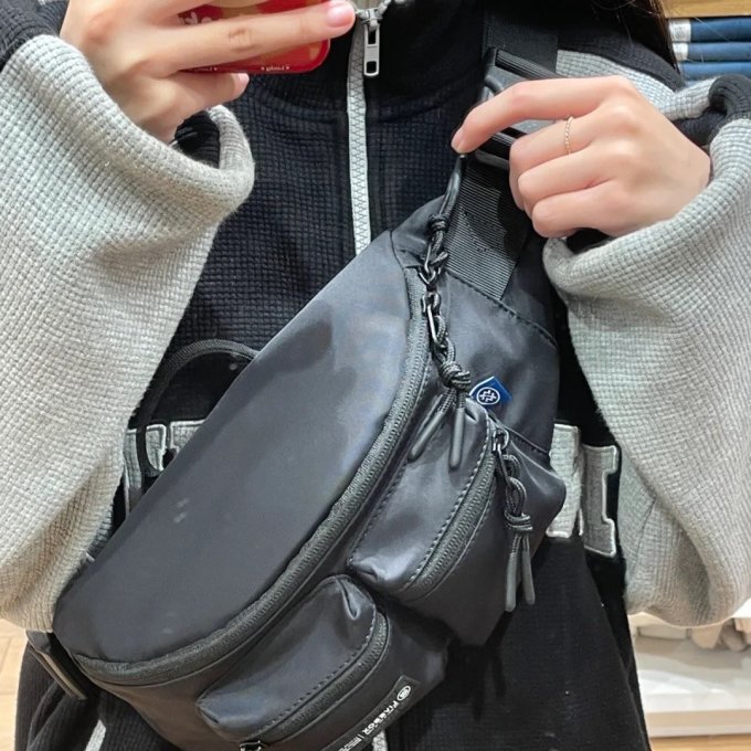 男士单肩斜挎包