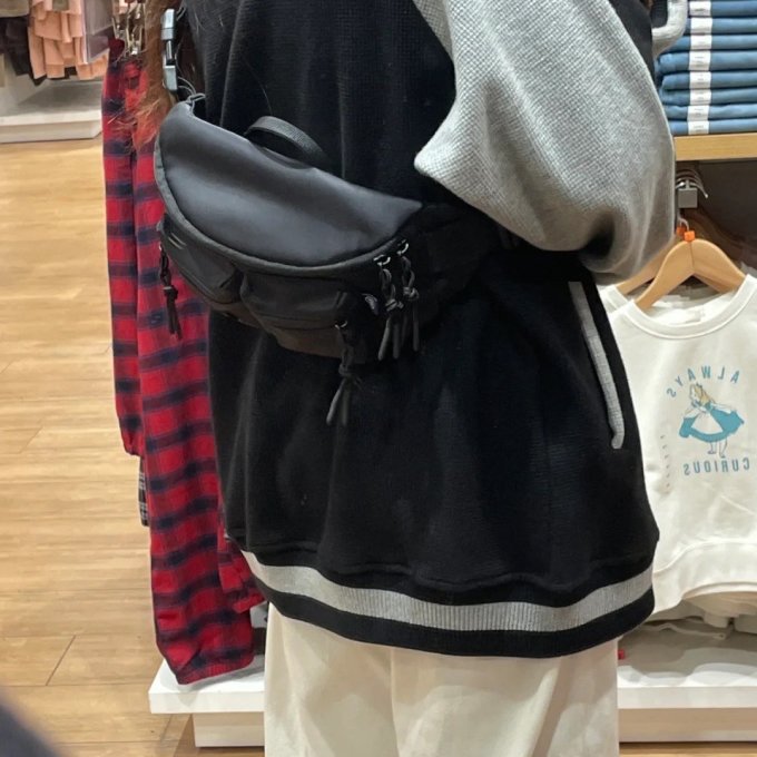 男士单肩斜挎包