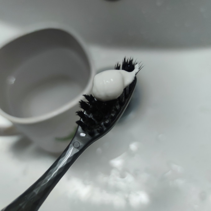 御佰草牙膏