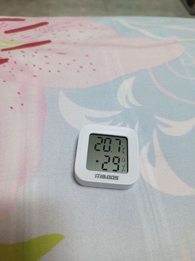 不输某米的小巧温度计