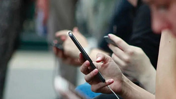 一天至少看200次手机，这些“软瘾”让99%年轻人悄悄中招