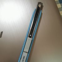 小巧锋利多用的美工刀