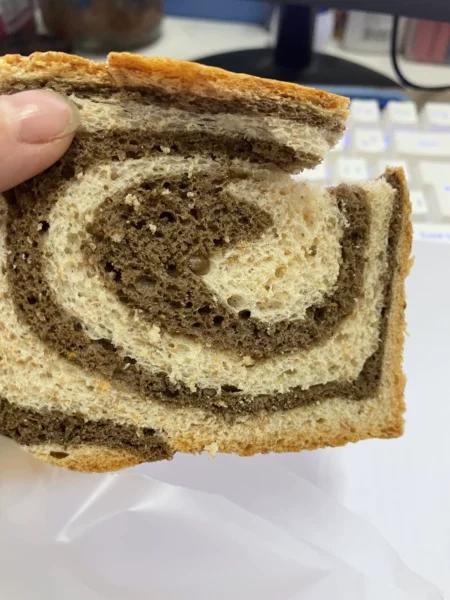 当早餐做三明治，再加一杯牛奶