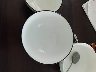 买几个碗，白色的，很漂亮的碗，居家必备0