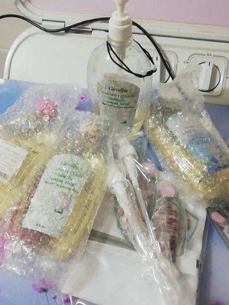 洗衣液粘稠浓郁，去污能力强