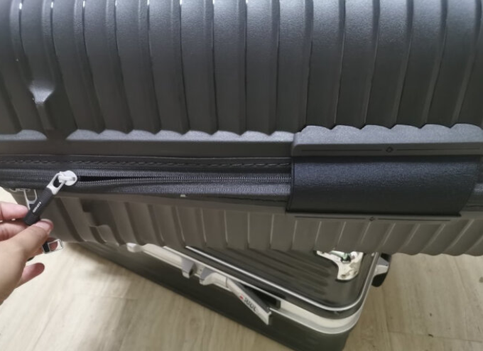 新秀丽拉杆箱