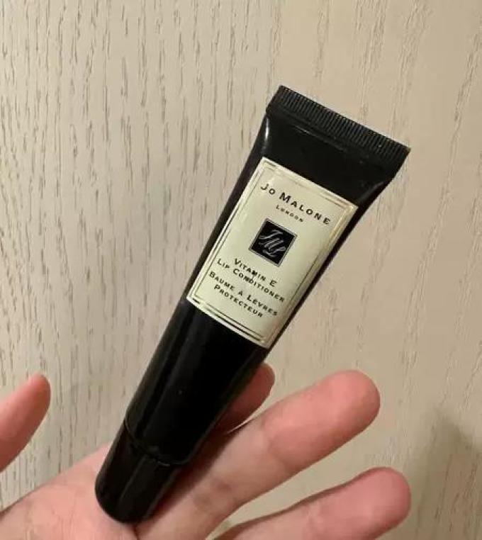 祖·玛珑润唇膏