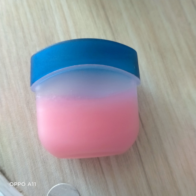 凡士林润唇膏