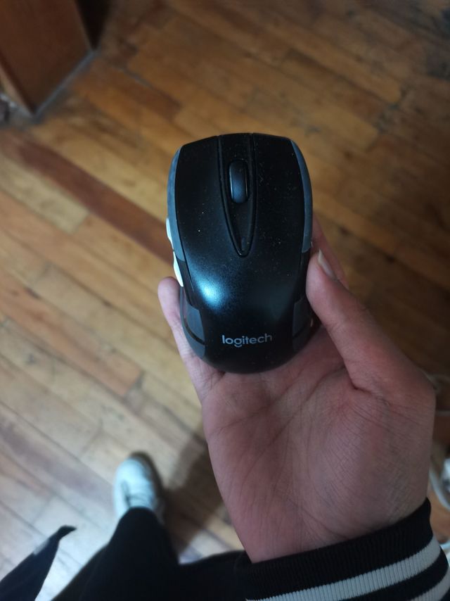 logitech鼠标-让它跟着你的手摇摆