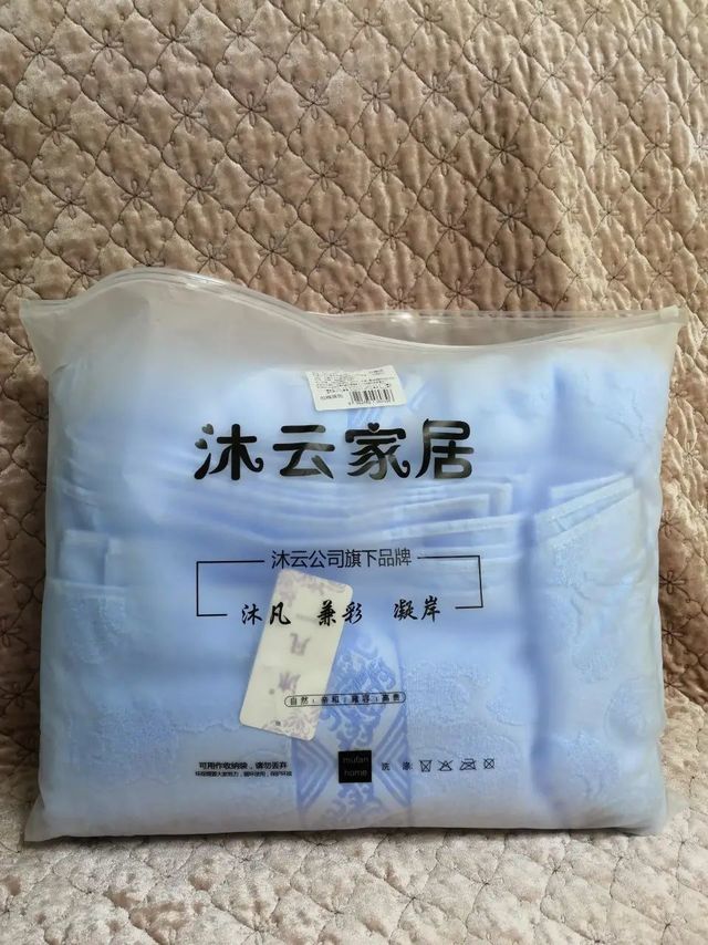 毛巾毯很好，颜色鲜艳，是我喜欢的颜色