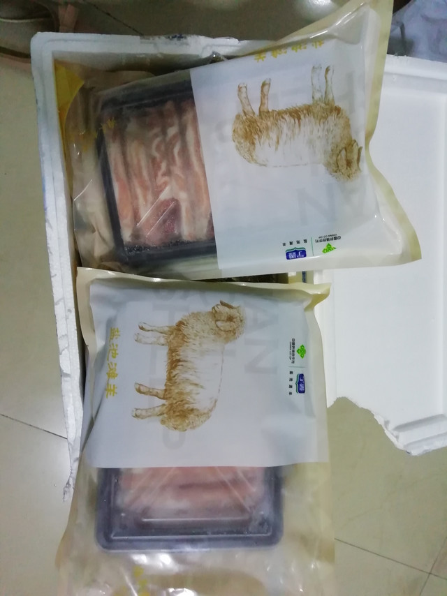 物流快，羊肉卷没有化冻，买3送3，很划算