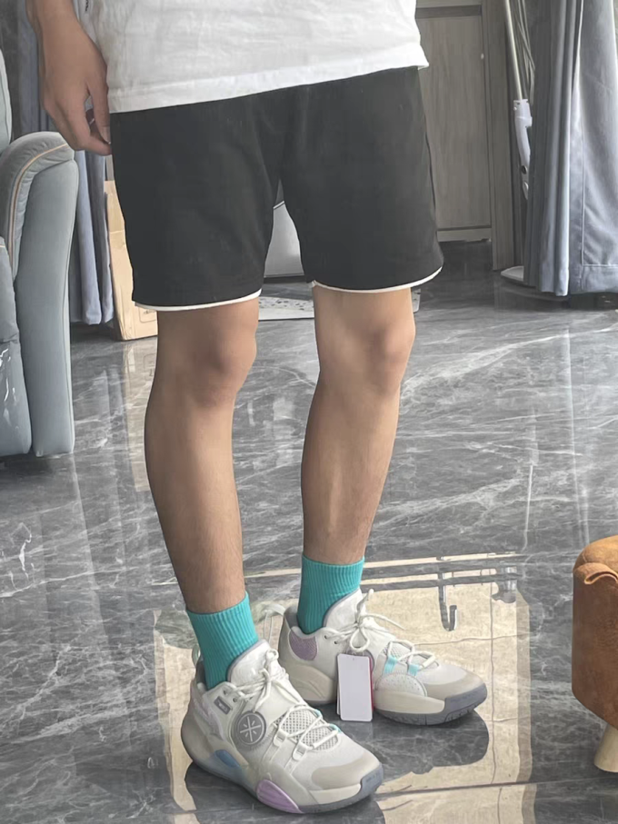 李宁篮球鞋