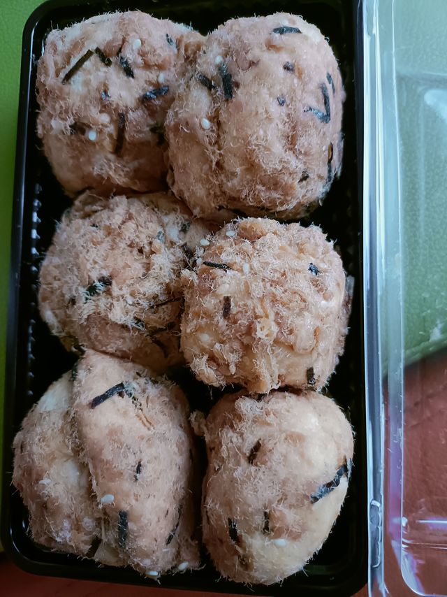 非常好吃的肉松小贝，9.9有6个！