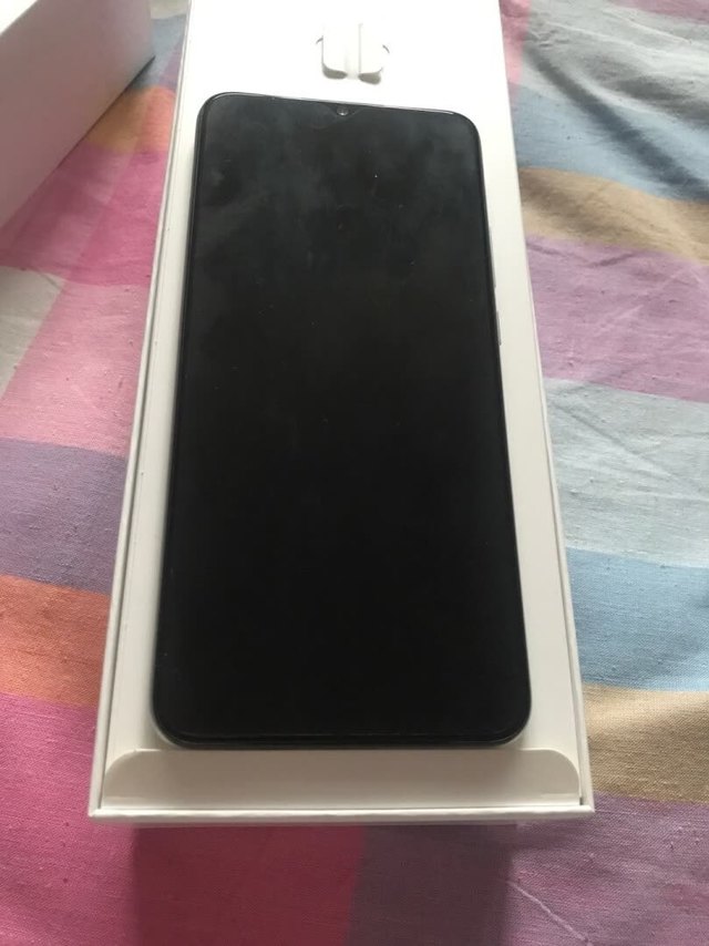 今天开始安装使用了，手机非常漂亮大气，个