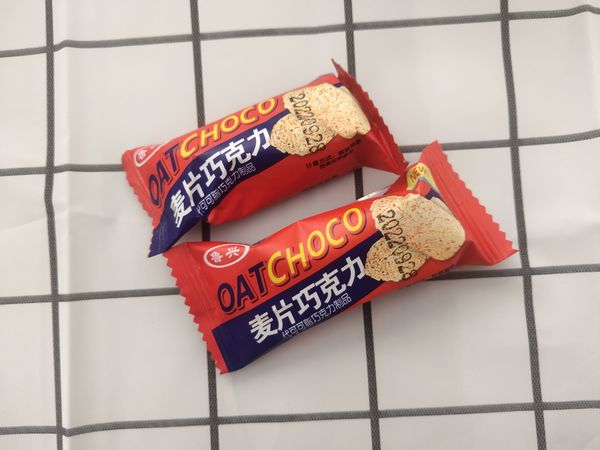 是能吃出咔呲咔呲声音的麦片巧克力！！！